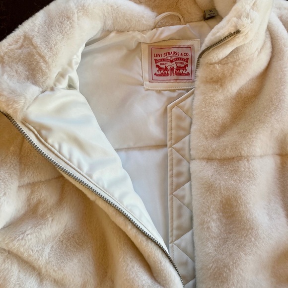 ✨Levi’s✨ White Softest (Faux) Fur Winter ❄️ Coat - Picture 10 of 14